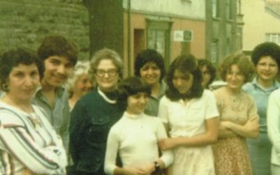 Jan (second from R) and others in 1977